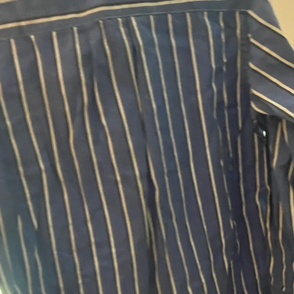 GAP Blue and White Vertical Stripe Button-Down Shirt Size Small